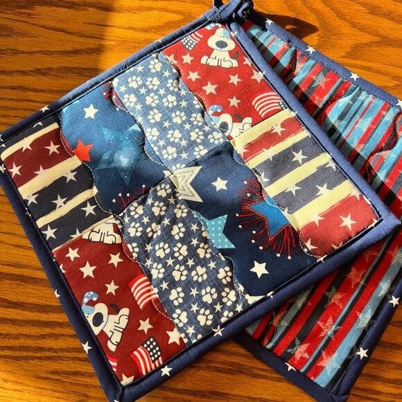 HANDMADE PATRIOTIC POTHOLDERS - Picture 2 of 2